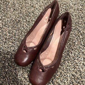 Elegant Brown Leather Flats for Women